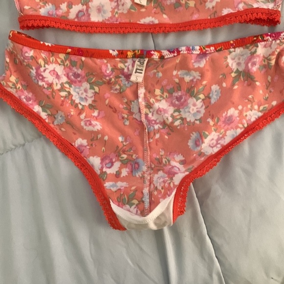Spell revolver intimates set S preowned - Picture 12 of 16